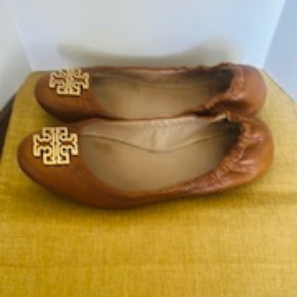 Tory Burch Royal Tan Leather Flats with TB Metallic Gold plated Logo-Pre-Owned - Picture 10 of 16